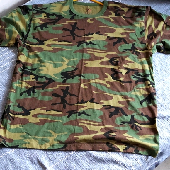 Tshirt - Picture 1 of 2